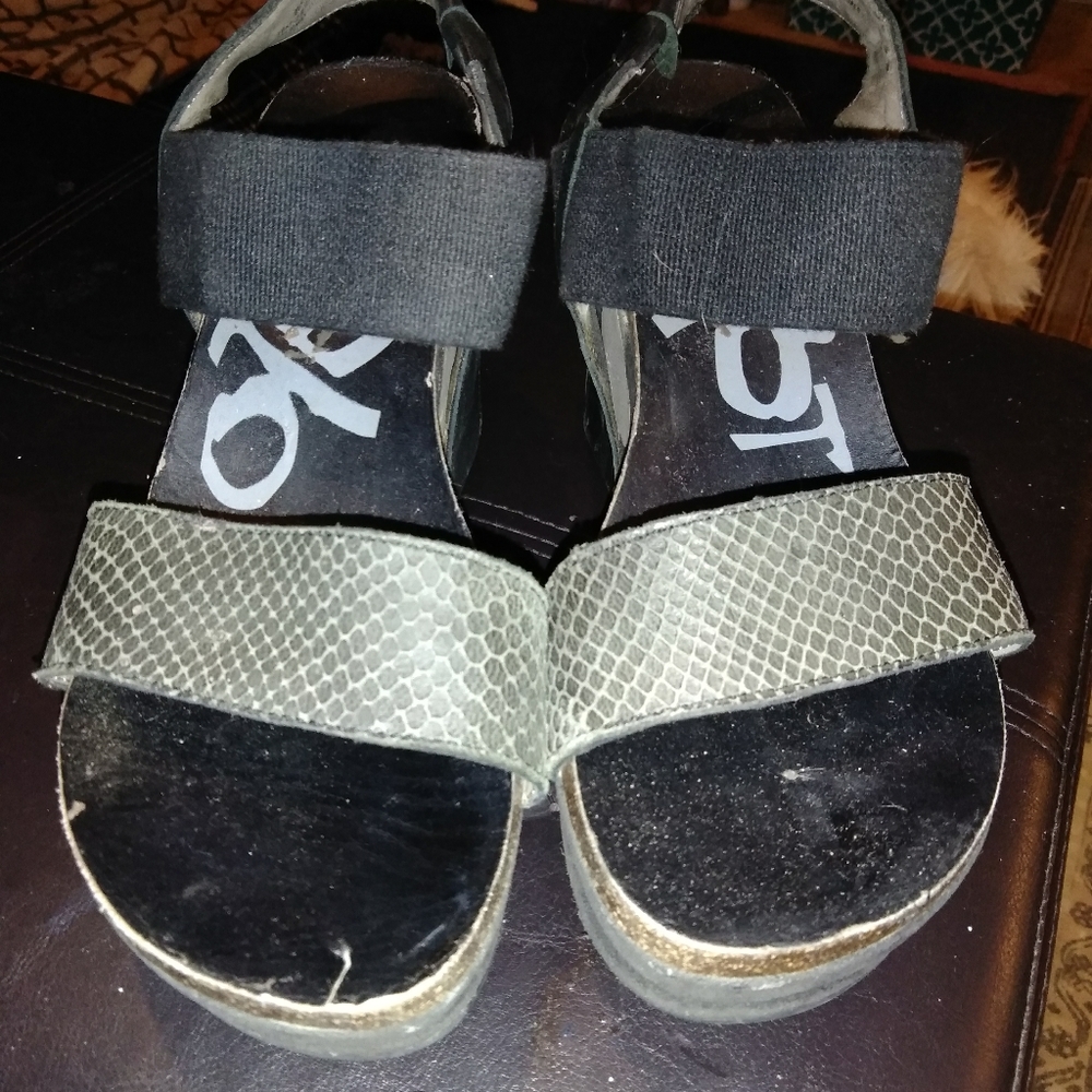 OTBT snake print wedges